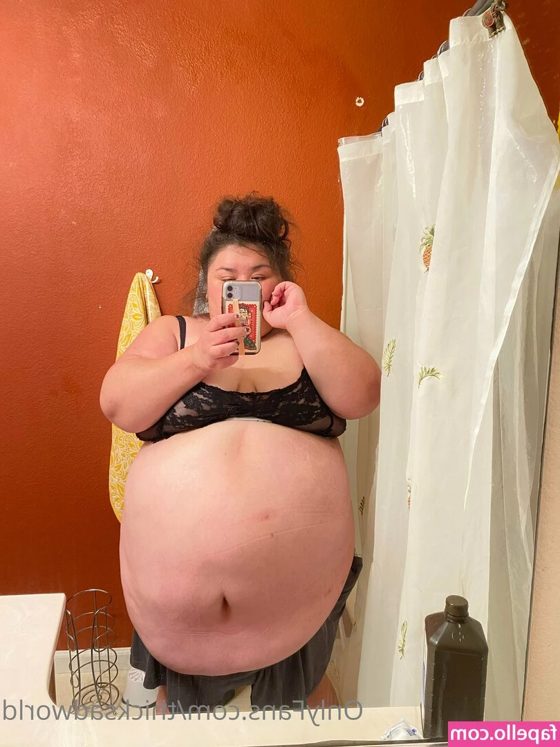 thicksadworld - You say I'm your favorite.... but you have to prove it babe. Treat me