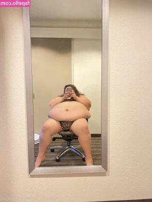 thicksadworld - caught you staring into my eyes 😳
