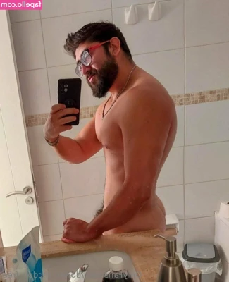 dorian_mcdon_free [ dorian-mcdon-free ] - Happy Hump Day!! Sexy tease video is in your DMs! Go check it out 😈