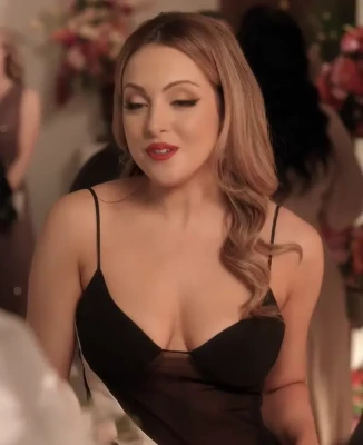 Elizabeth Gillies [ elizabeth-gillies ] - Heya  Let s chat