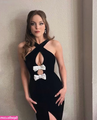 Elizabeth Gillies [ elizabeth-gillies ] - Horny at Home