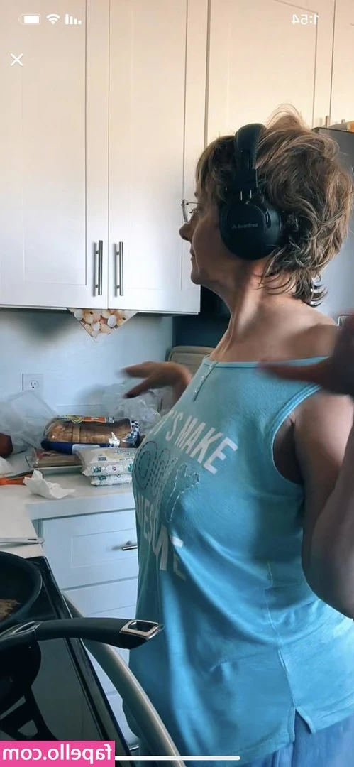 Onlyrome - Check dms for new new new ! Under boob no bra supertitties