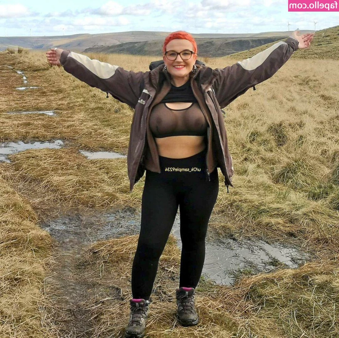 Tiny With Tits [ tiny-with-tits ] - Pose