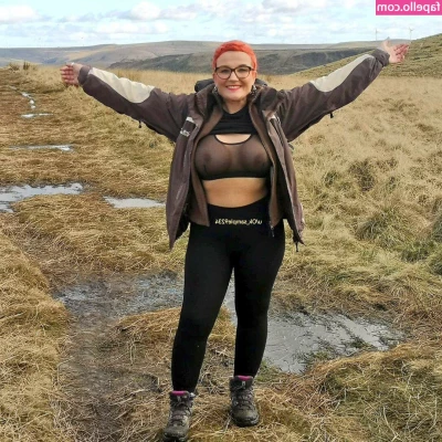 Tiny With Tits [ tiny-with-tits ] - Pose