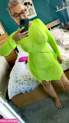 Tiny With Tits [ tiny-with-tits ] - REQUESTS  Hit me up with some kinky requests or hot customised