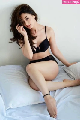 Sandeepa Dhar [ sandeepa-dhar ] - All about booty and feet today  baby