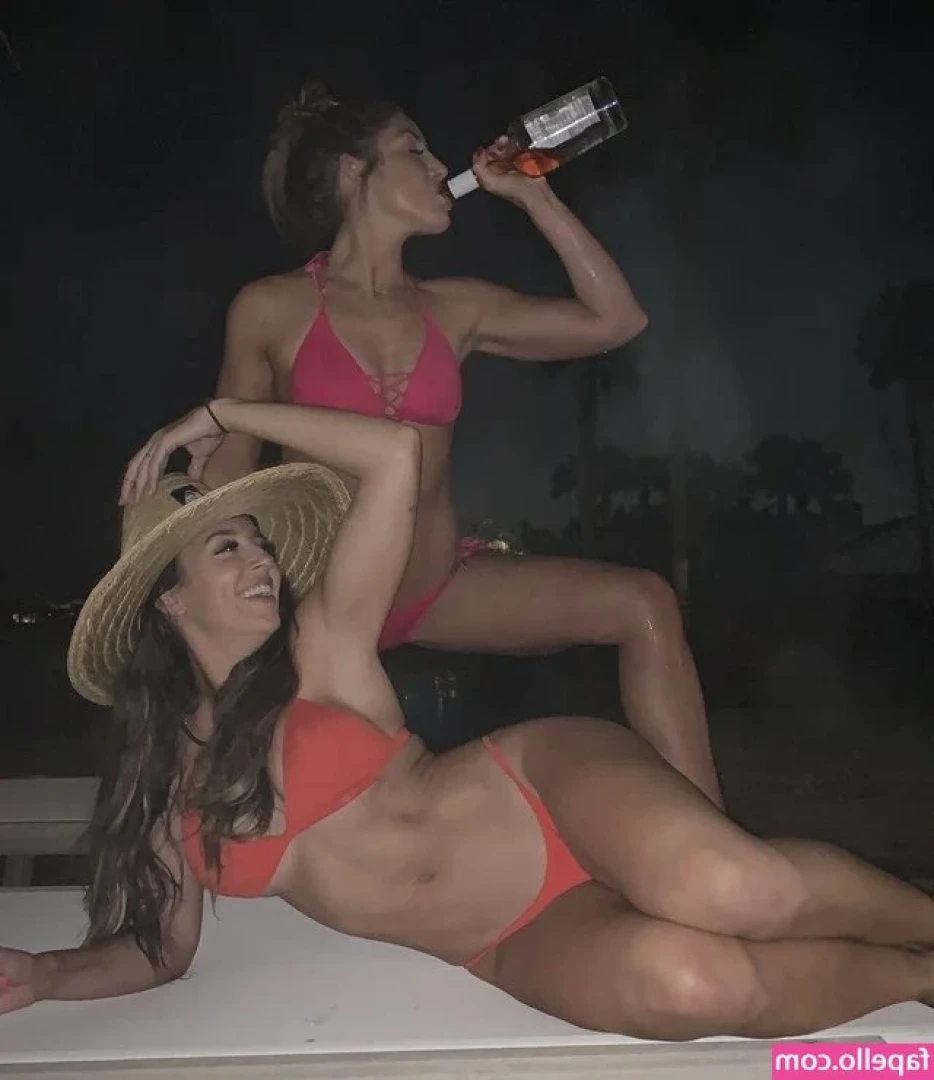 Dr. Britt Baker [ dr-britt-baker ] - Last day of this beautiful red! Último dia desse vermelho lindo!