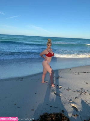 Undressjess - Beach
