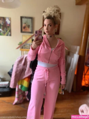 Undressjess - I’ve got a VERY spicy set coming to your DMs in the next few