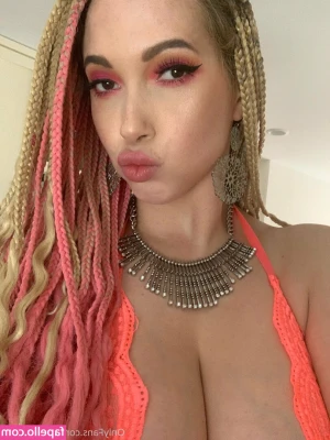 Undressjess - Hi baby, Merry christmas on the beach 🎄🎄🎄  🥵🥵I have