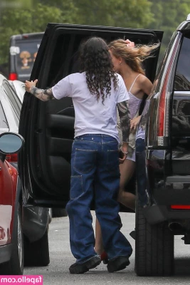 Lily-Rose Depp [ lily-rose-depp-5 ] - workin on gettin stretchy avian back 🥺