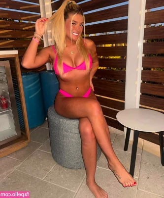 Nicole Owens [ nicole-owens ] - Are you looking for a hot girl with a hard and thick surprise? Follow