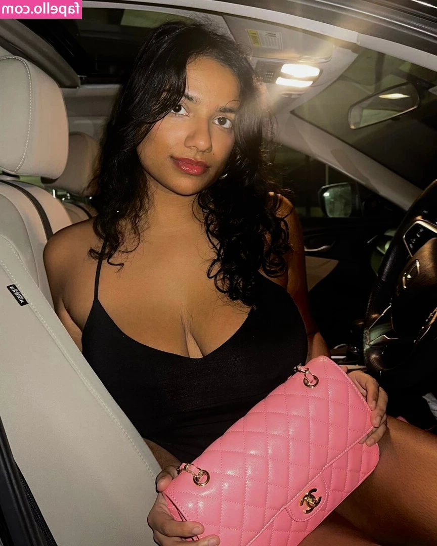 Abby Govindan [ abby-govindan ] - È da un bel po' che non mi metto la coda plug e orecchie da neko ed
