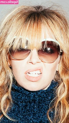 Natasha Lyonne [ natasha-lyonne ] - Humping that cushion so good! 😏 Am i making you horny too? 😈