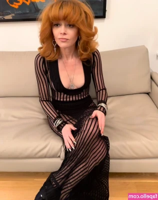 Natasha Lyonne [ natasha-lyonne ] - Happy Titty Tuesday babes! What fun are we up to today?🧡