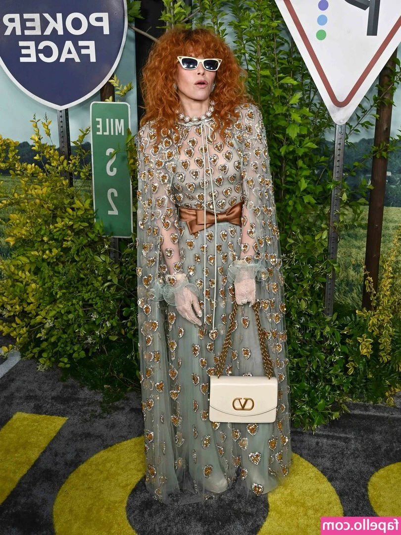 Natasha Lyonne [ natasha-lyonne ] - Anyone into formal outfit?