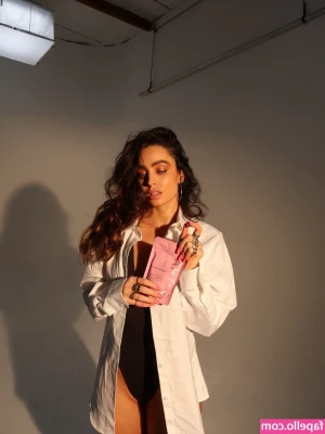 Sommer Ray [ sommer-ray-1 ] - How about this one?