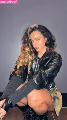 Sommer Ray [ sommer-ray-1 ] - I’d like to Jingle All the Way with you if you know what I mean.