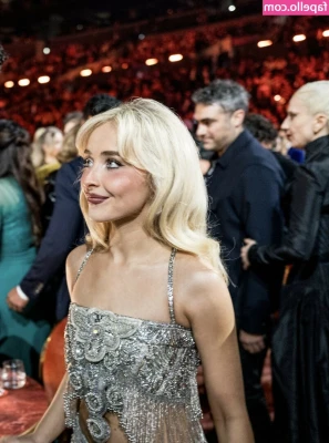 Sabrina Carpenter [ sabrina-carpenter-1 ] - brand new content available now! pics and videos and ANAL content!