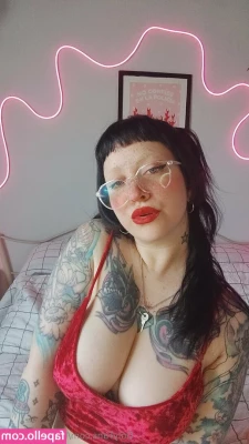 kinkypuff.xoxo [ kinkypuff-xoxo ] - Ven 🤫🎁 Te tengo un regalo, lo quieres? 😏🤤🥵🔥