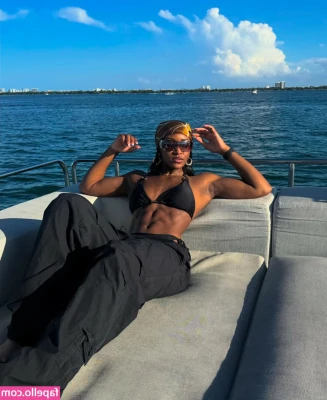 Tiara Howard [ tiara-howard ] - Ok you deserve naked version