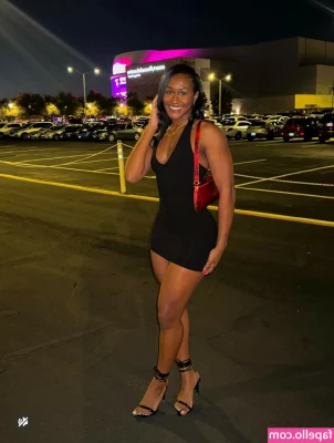 Tiara Howard [ tiara-howard ] - Would you guys be interested in sexting?