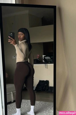 Tiara Howard [ tiara-howard ] - Right before we made “OOZE INTO ME” 😈