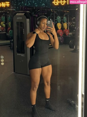 Tiara Howard [ tiara-howard ] - Its Ass Wednesday 🍑 Some booty poses to celebrate it! 😉🥳