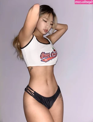 Slim - Hello friends 💕 Tip me 5$ for full set of nude photos with fishnet