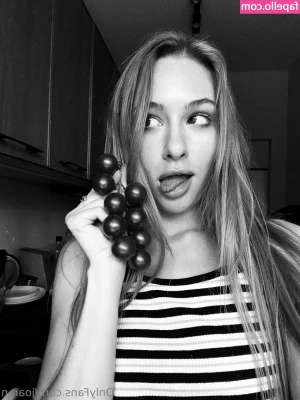 Joan.n [ joan-n ] - Clip of me getting fucked by my machine   full video in your messages