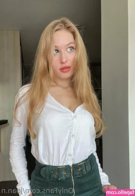 Joan.n [ joan-n ] - Suck my nipples while I stroke you 🍒🍆