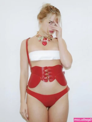 Addison Rae [ addison-rae-3 ] - Would you like to watch me warm up in the mirrors? I always like to