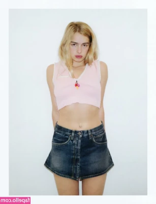 Addison Rae [ addison-rae-3 ] - my bestie @killjoywinters is SO HOT🥵🔥 wouldn’t you fuck her