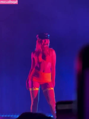 Addison Rae [ addison-rae-3 ] - $tip 10 for a naughty suprise 🥰☺️