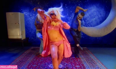 Addison Rae [ addison-rae-3 ] - Kitten Leo wanted to get on some pole moves