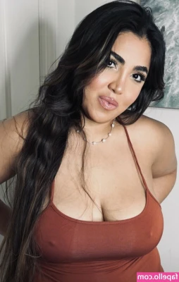 Yungparchita - FEE FI FO FUM..... STOP AND SMELL MY TOES TO MAKE YOU CUM!