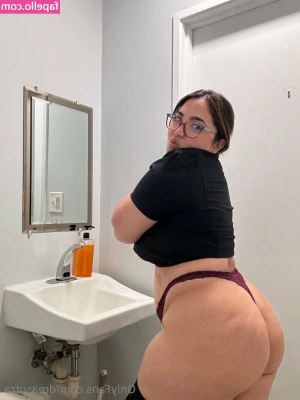 Yungparchita - Heres a little video of the time i got my 1st dildo