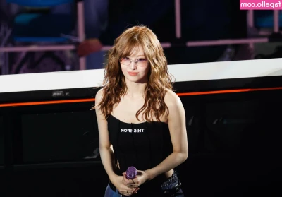 Hirai Momo [ hirai-momo ] - just a casual mirror selfie 🥰