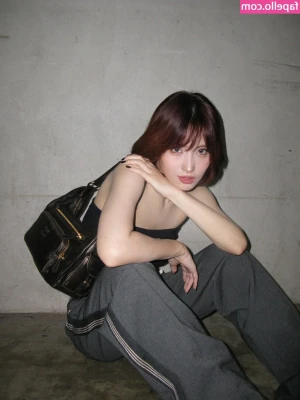 Hirai Momo [ hirai-momo ] - Check your DMs if you wanna see how flexible I am..
