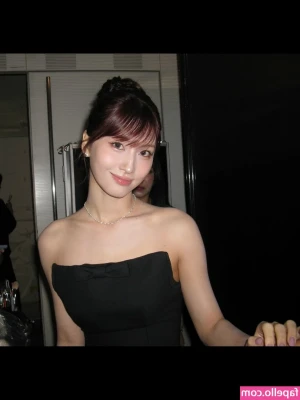 Hirai Momo [ hirai-momo ] - would u let me ride?😏