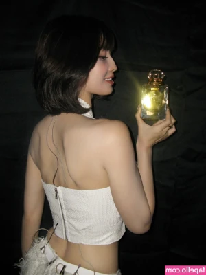 Hirai Momo [ hirai-momo ] - Which fantasy am I playing out today? Share some of yours with me in
