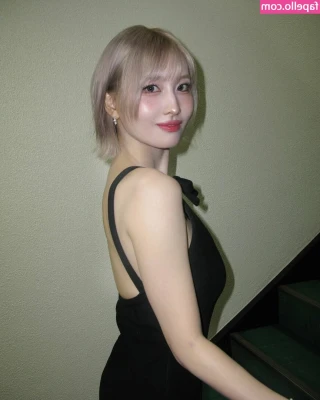 Hirai Momo [ hirai-momo ] - Say good morning to my girl cock :)