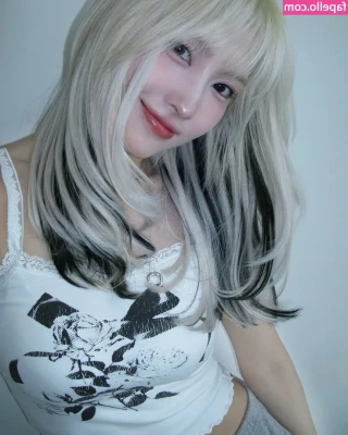 Hirai Momo [ hirai-momo ] - Don't you like watching me undress?