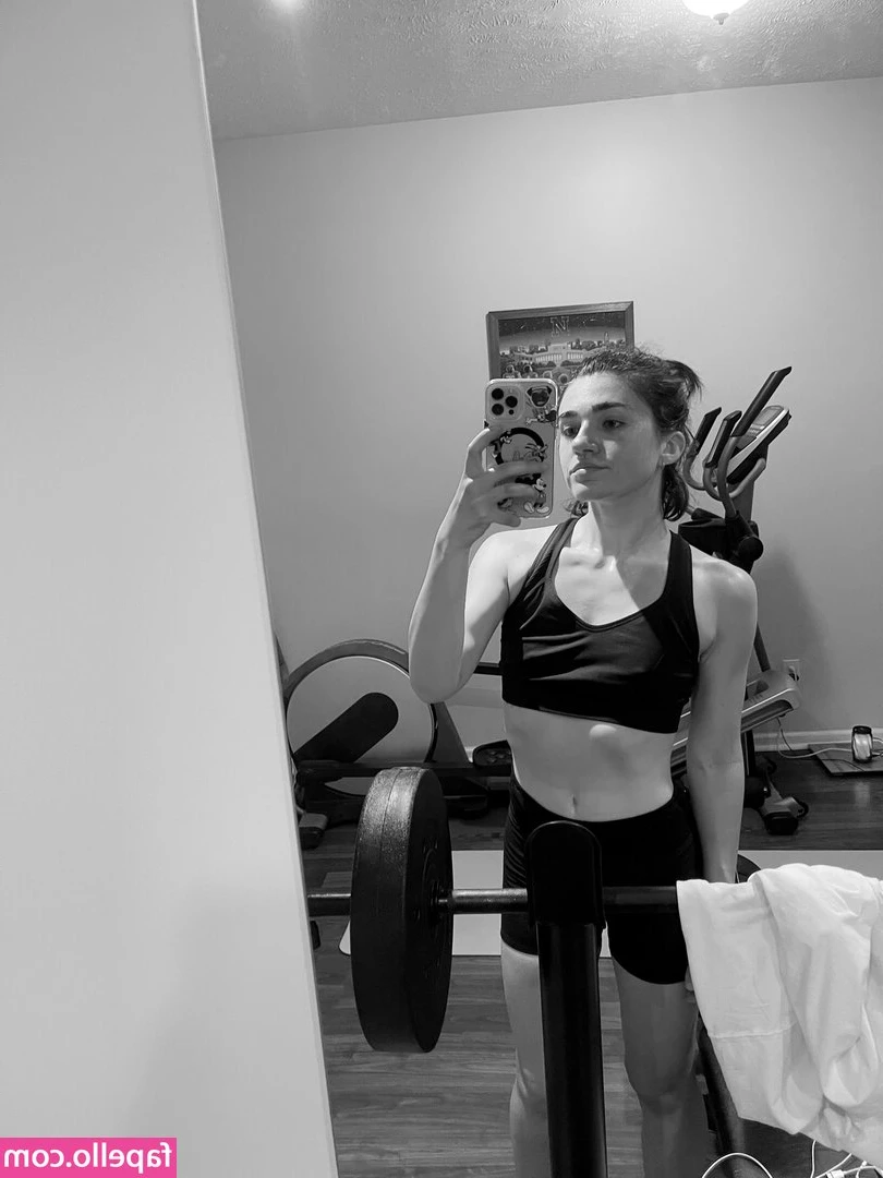 apinky98 - Lemme suck ur dick outside 😝