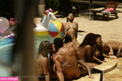 Duncan Saint [ duncan-saint ] - why did i fall for a clown smh can someone make me feel better ?