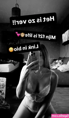 Eef_lux Eeflux [ eef-lux-eeflux ] - Teasing you with my stripping video