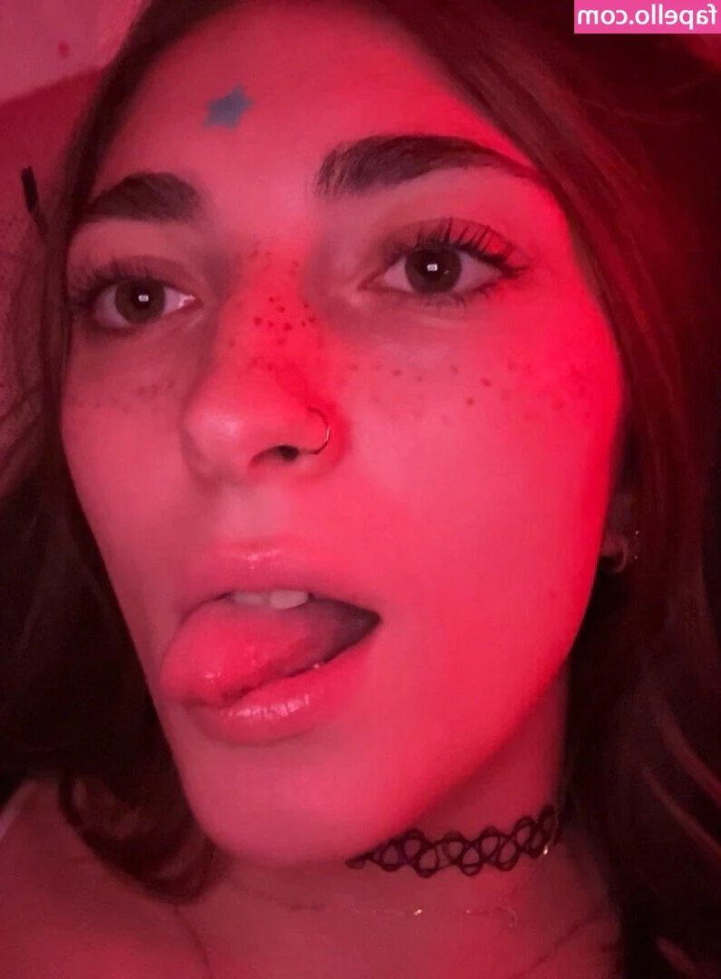 amandakat13 - Oil & Tits Video coming tonight! VIP’s….enjoy for free! Tons