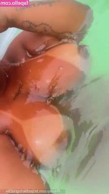 Ingrid Oliveira [ ingrid-oliveira ] - Do you like photoshoots like this? Should I do more of them?