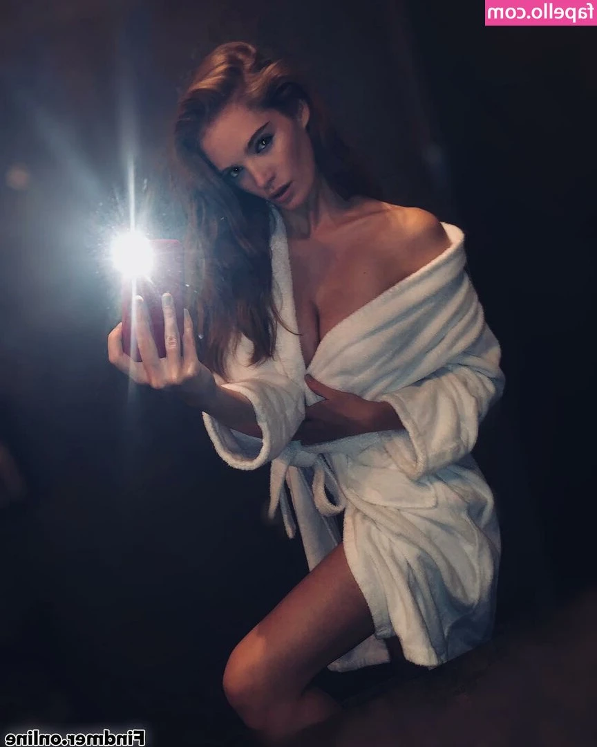 Alexina Graham [ alexina-graham ] - Here’s my toes 🥰