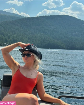 Kate Thomas [ kate-thomas ] - Message of the day: kiss my ass 💋😉